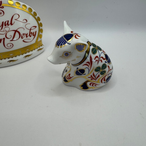 Royal Crown Derby Sitting Piglet Bone China Paperweight Figurine. Various. - Picture 3 of 14